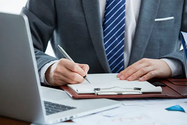 新疆旅游穿搭男8月